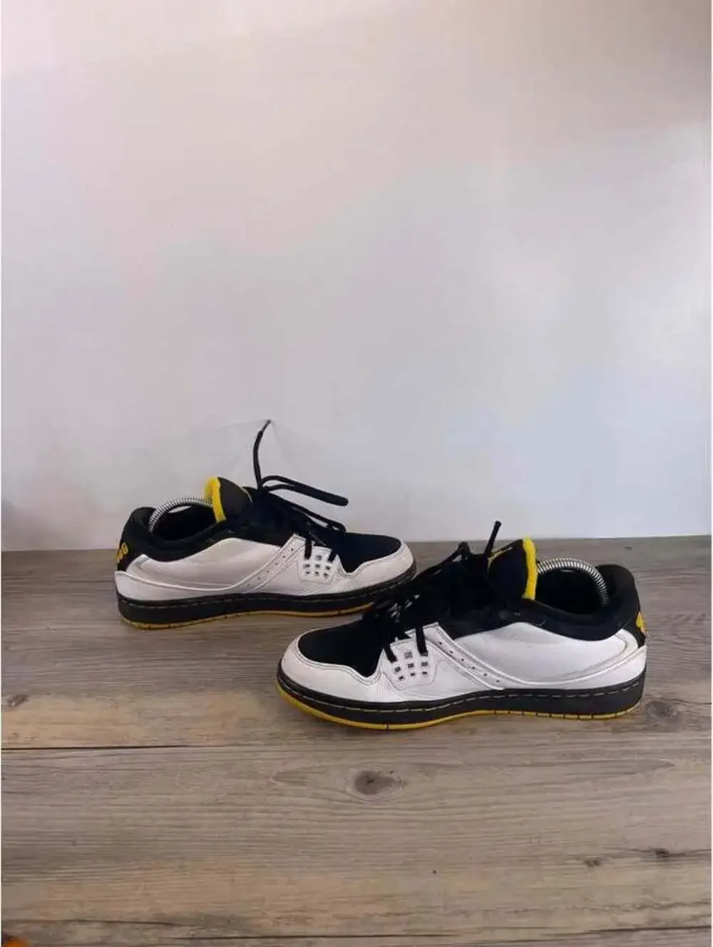 Jordan TE 2 Low Mens 9 White Black Maize Yellow Sneakers 350610-106